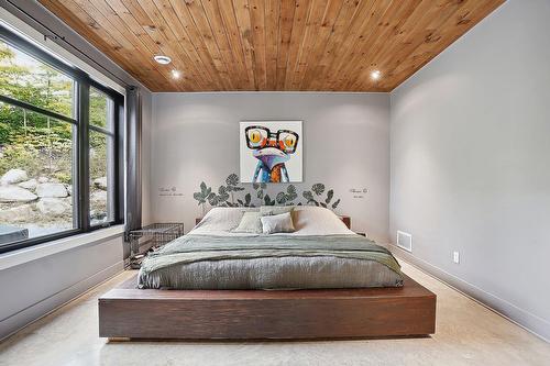 Chambre à coucher principale - 2 Route 329, Gore, QC - Indoor Photo Showing Bedroom