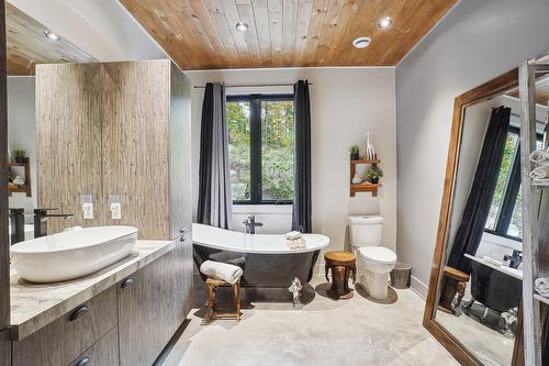 Salle de bains attenante à la CCP - 2 Route 329, Gore, QC - Indoor Photo Showing Bathroom