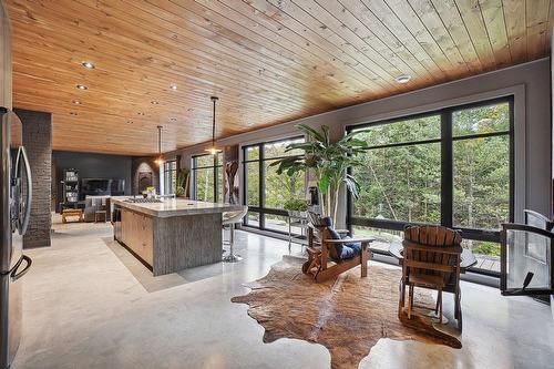 Cuisine - 2 Route 329, Gore, QC - Indoor Photo Showing Other Room