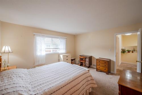 109-3400 Wilson Street, Penticton, BC - Indoor Photo Showing Bedroom