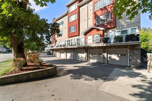 3-1130 Riverside Avenue, Sicamous, BC - Outdoor