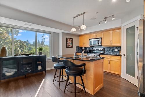 3-1130 Riverside Avenue, Sicamous, BC - Indoor Photo Showing Kitchen