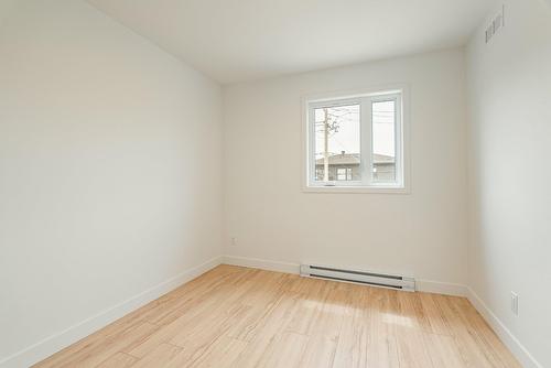 Chambre à coucher - 2 Rue De L'Oural, Sainte-Brigitte-De-Laval, QC - Indoor Photo Showing Other Room
