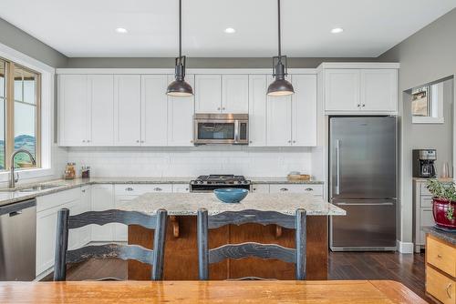 4008 Terrapin Place, Vernon, BC - Indoor Photo Showing Kitchen With Upgraded Kitchen