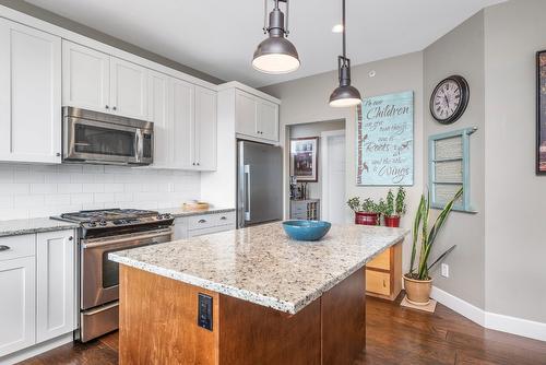 4008 Terrapin Place, Vernon, BC - Indoor Photo Showing Kitchen With Upgraded Kitchen