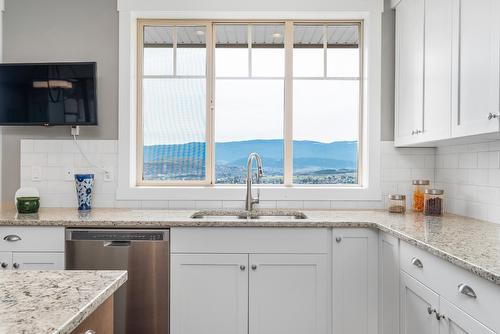 4008 Terrapin Place, Vernon, BC - Indoor Photo Showing Kitchen With Double Sink With Upgraded Kitchen
