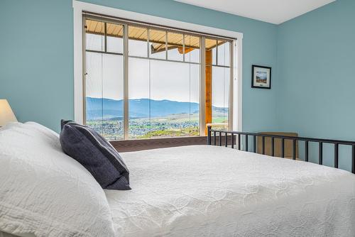 4008 Terrapin Place, Vernon, BC - Indoor Photo Showing Bedroom