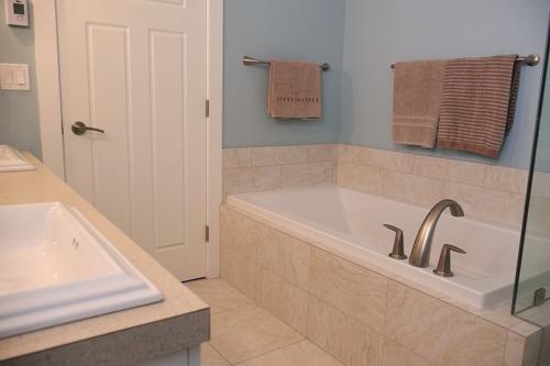 4008 Terrapin Place, Vernon, BC - Indoor Photo Showing Bathroom