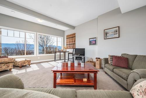 4008 Terrapin Place, Vernon, BC - Indoor Photo Showing Living Room