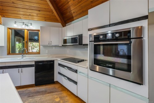 505 Baylis Rd, Qualicum Beach, BC 