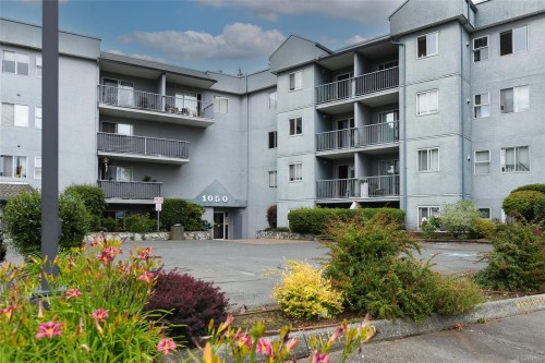 310-1050 Braidwood Rd, Courtenay, BC - Outdoor With Facade