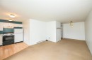 310-1050 Braidwood Rd, Courtenay, BC  - Indoor Photo Showing Kitchen 