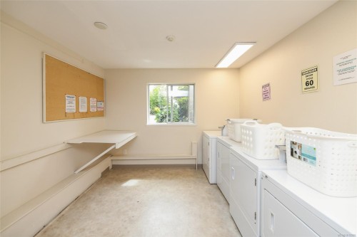 310-1050 Braidwood Rd, Courtenay, BC - Indoor Photo Showing Laundry Room