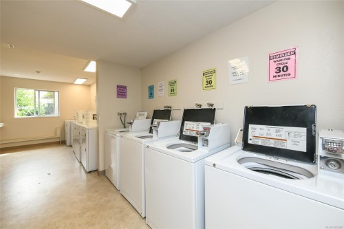 310-1050 Braidwood Rd, Courtenay, BC - Indoor Photo Showing Laundry Room