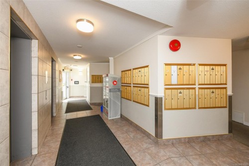 310-1050 Braidwood Rd, Courtenay, BC - Indoor Photo Showing Other Room