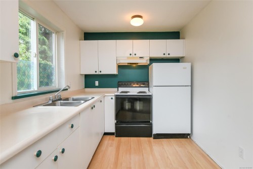 310-1050 Braidwood Rd, Courtenay, BC - Indoor Photo Showing Kitchen With Double Sink
