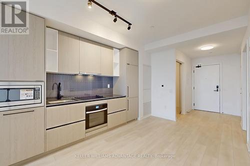 2407 - 10 Graphophone Grove, Toronto, ON - Indoor Photo Showing Kitchen
