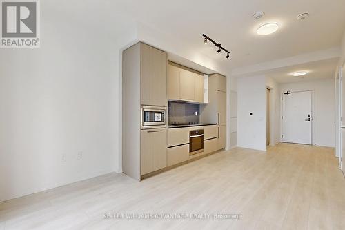 2407 - 10 Graphophone Grove, Toronto, ON - Indoor Photo Showing Kitchen