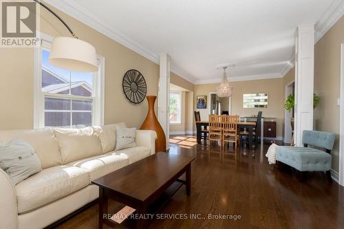 74 North Riverdale Drive, Caledon, ON - Indoor Photo Showing Living Room