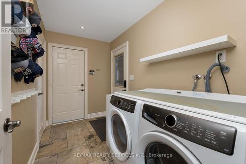 74 North Riverdale Drive, Caledon, ON - Indoor Photo Showing Laundry Room