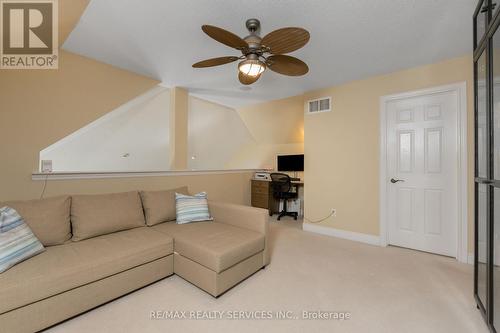 74 North Riverdale Drive, Caledon, ON - Indoor Photo Showing Living Room
