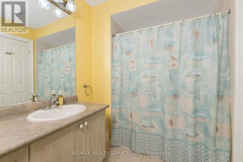 74 North Riverdale Drive, Caledon, ON - Indoor Photo Showing Bathroom