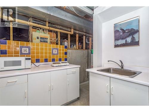 1125 Keyes Road, Kelowna, BC - Indoor