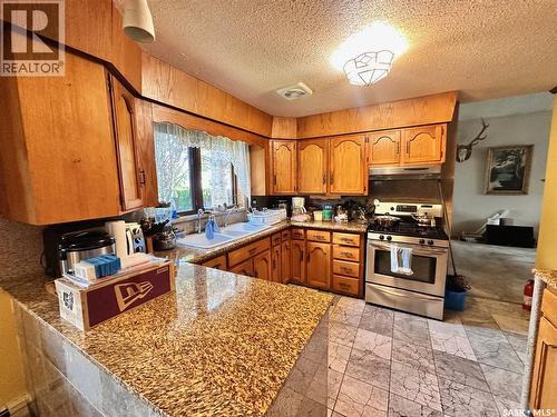 209 5Th Avenue E, Spiritwood, SK - Indoor Photo Showing Kitchen With Double Sink