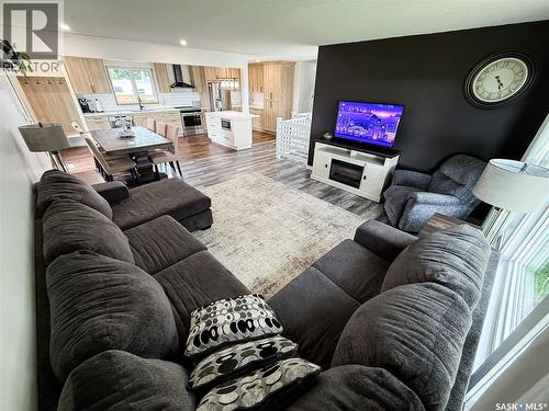 102 Claustre Avenue, Maple Creek, SK - Indoor Photo Showing Living Room