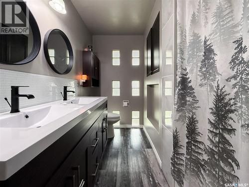 102 Claustre Avenue, Maple Creek, SK - Indoor Photo Showing Bathroom