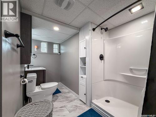 102 Claustre Avenue, Maple Creek, SK - Indoor Photo Showing Bathroom