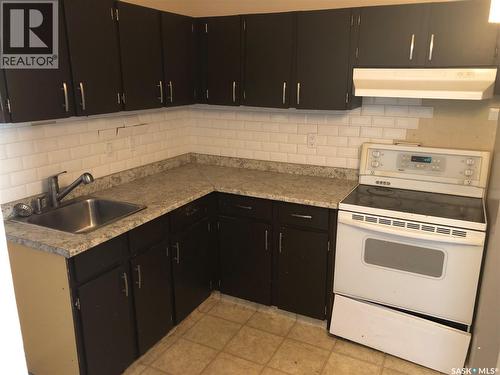 162 160 Gore Place, Regina, SK - Indoor Photo Showing Kitchen