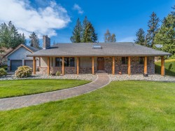 1023 Harlequin Rd  Qualicum Beach, BC V9K 1E2