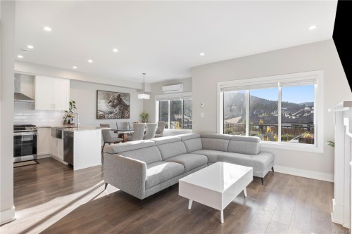2768 Celestial Crt, Langford, BC - Indoor Photo Showing Living Room
