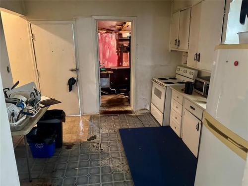 683 Langside St, Winnipeg, MB 