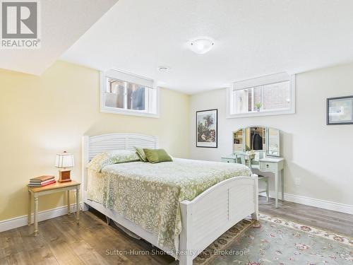 404 Devonshire Road, Saugeen Shores, ON - Indoor Photo Showing Bedroom