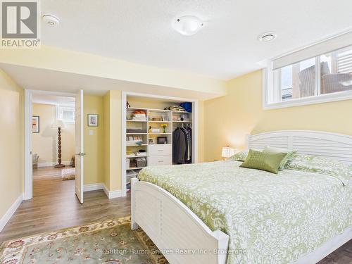 404 Devonshire Road, Saugeen Shores, ON - Indoor Photo Showing Bedroom