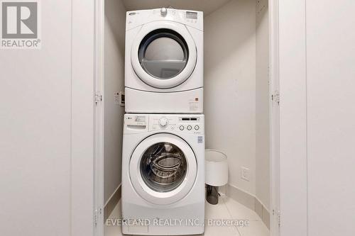 2710 - 2 Anndale Drive, Toronto, ON - Indoor Photo Showing Laundry Room