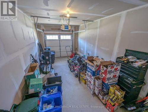 136 Tumblewood Place, Welland, ON - Indoor Photo Showing Garage