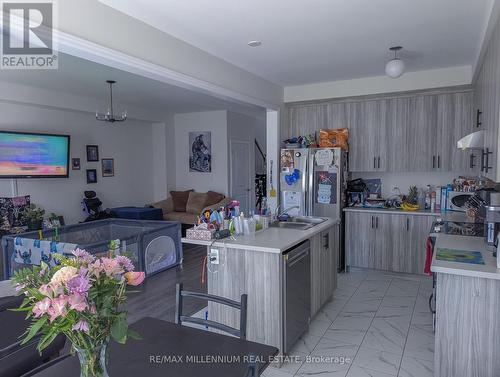 136 Tumblewood Place, Welland, ON - Indoor Photo Showing Kitchen