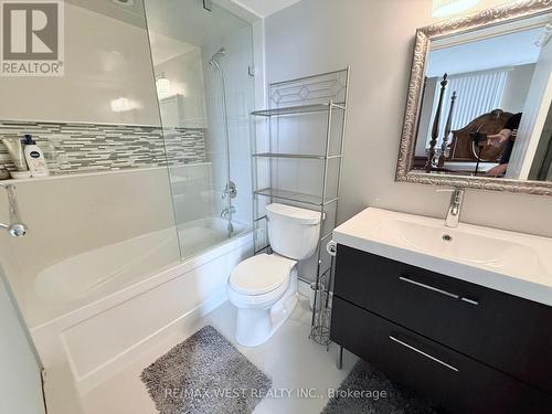 Uph1 - 25 Fairview Road W, Mississauga, ON - Indoor Photo Showing Bathroom