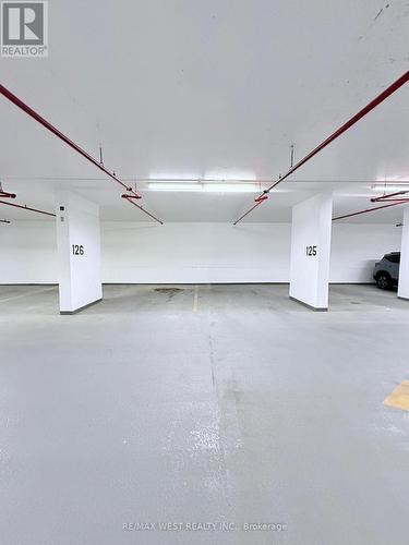 Uph1 - 25 Fairview Road W, Mississauga, ON - Indoor Photo Showing Garage