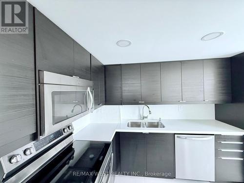 Uph1 - 25 Fairview Road W, Mississauga, ON - Indoor Photo Showing Kitchen