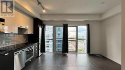 3017 - 275 VILLAGE GREEN SQUARE  Toronto, ON M1S 0L8