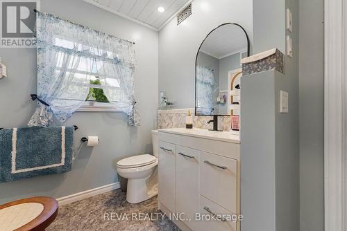 Primary Bath - 123 Kuno Road, Carlow/Mayo (Carlow Ward), ON - Indoor Photo Showing Bathroom