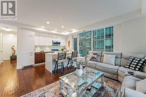 601 - 111 Champagne Avenue S, Ottawa, ON - Indoor Photo Showing Living Room
