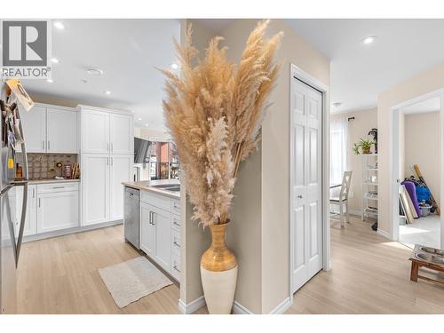3362 Skaha Lake Road Unit# 307, Penticton, BC - Indoor Photo Showing Kitchen With Double Sink