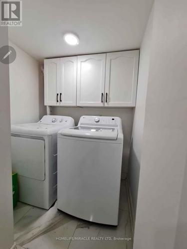 7153 Village Walk, Mississauga, ON - Indoor Photo Showing Laundry Room