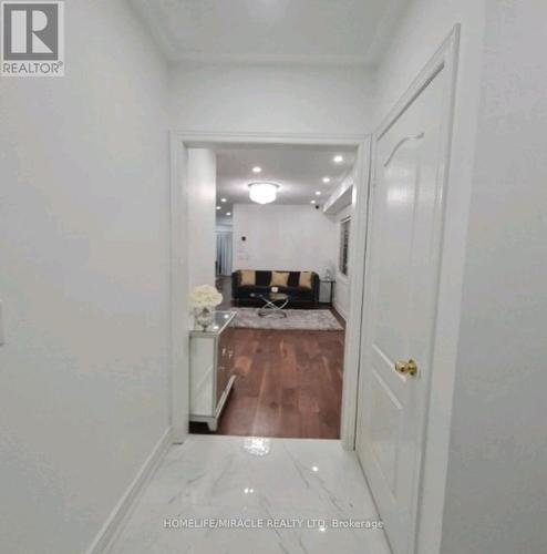 7153 Village Walk, Mississauga, ON - Indoor Photo Showing Other Room