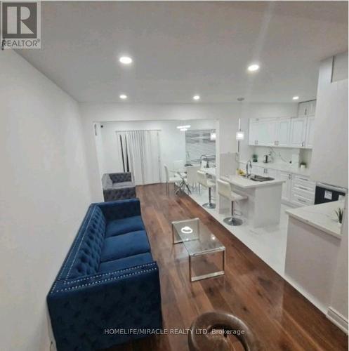 7153 Village Walk, Mississauga, ON - Indoor